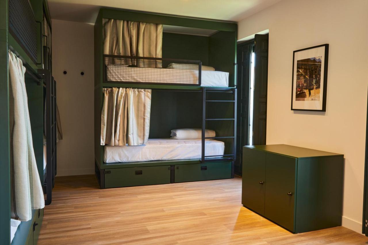Latroupe Prado Hostel マドリード エクステリア 写真