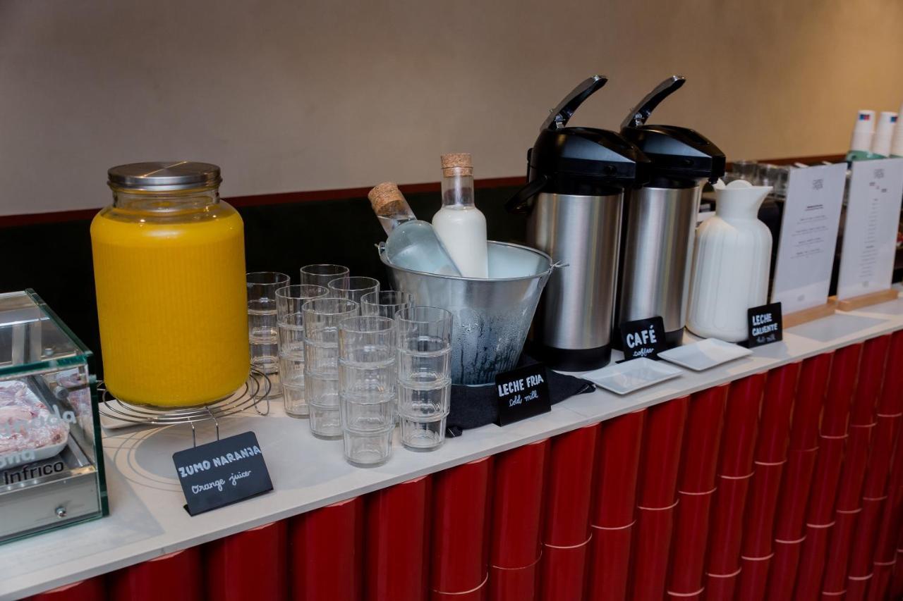 Latroupe Prado Hostel マドリード エクステリア 写真