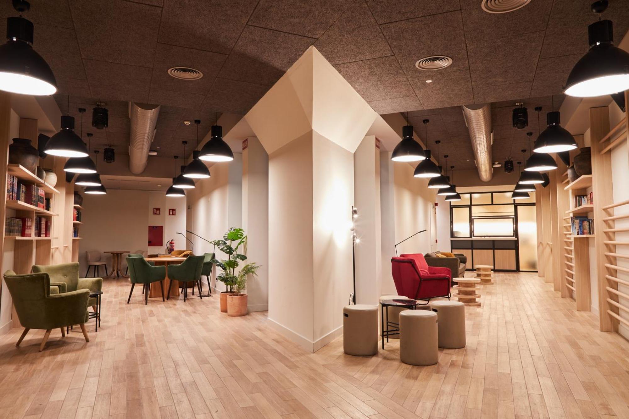Latroupe Prado Hostel マドリード エクステリア 写真
