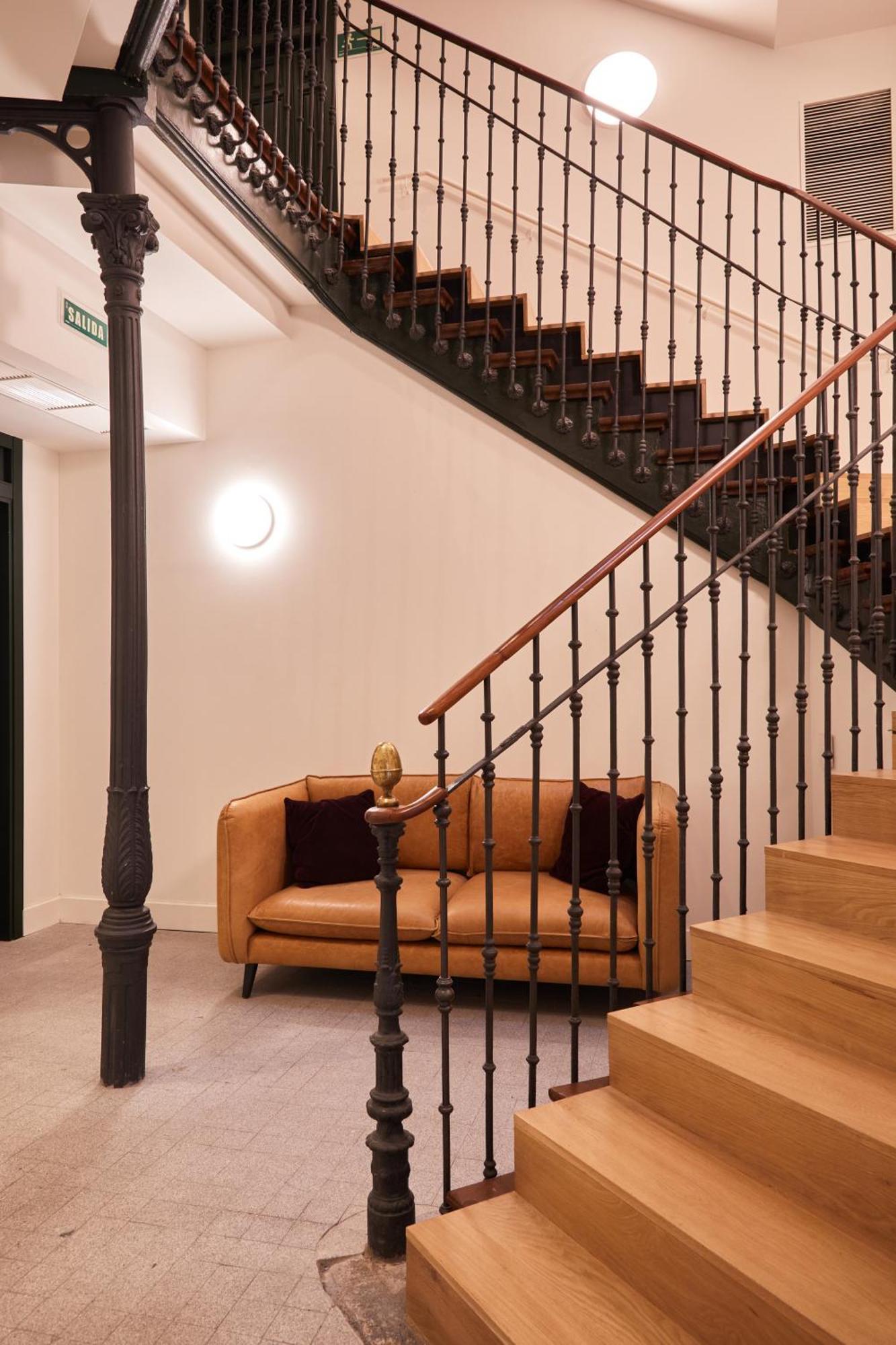 Latroupe Prado Hostel マドリード エクステリア 写真