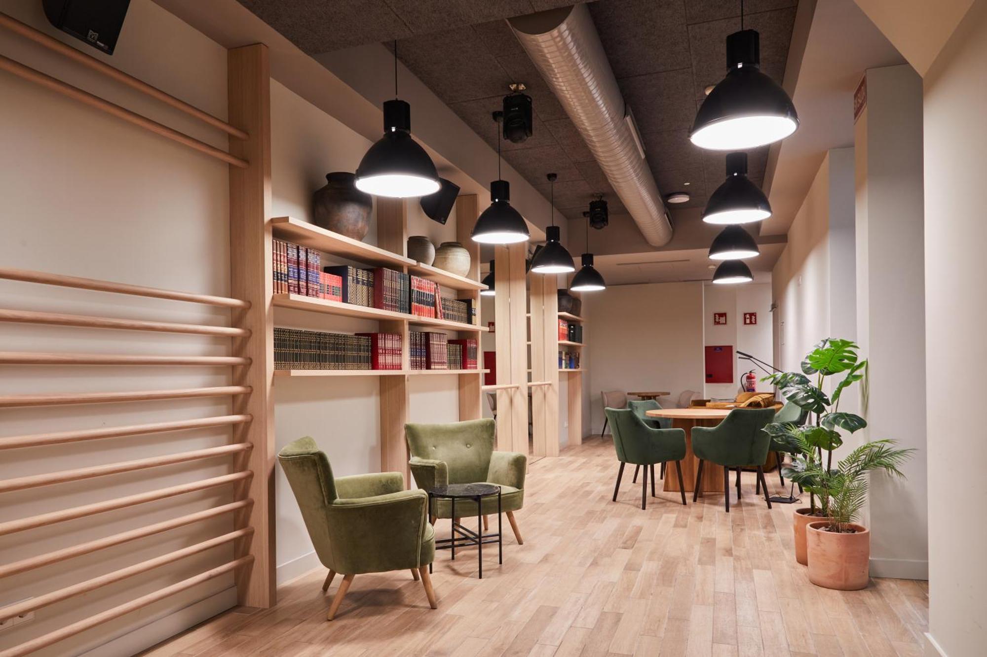 Latroupe Prado Hostel マドリード エクステリア 写真