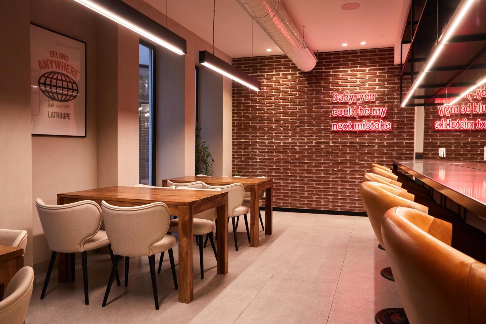 Latroupe Prado Hostel マドリード エクステリア 写真