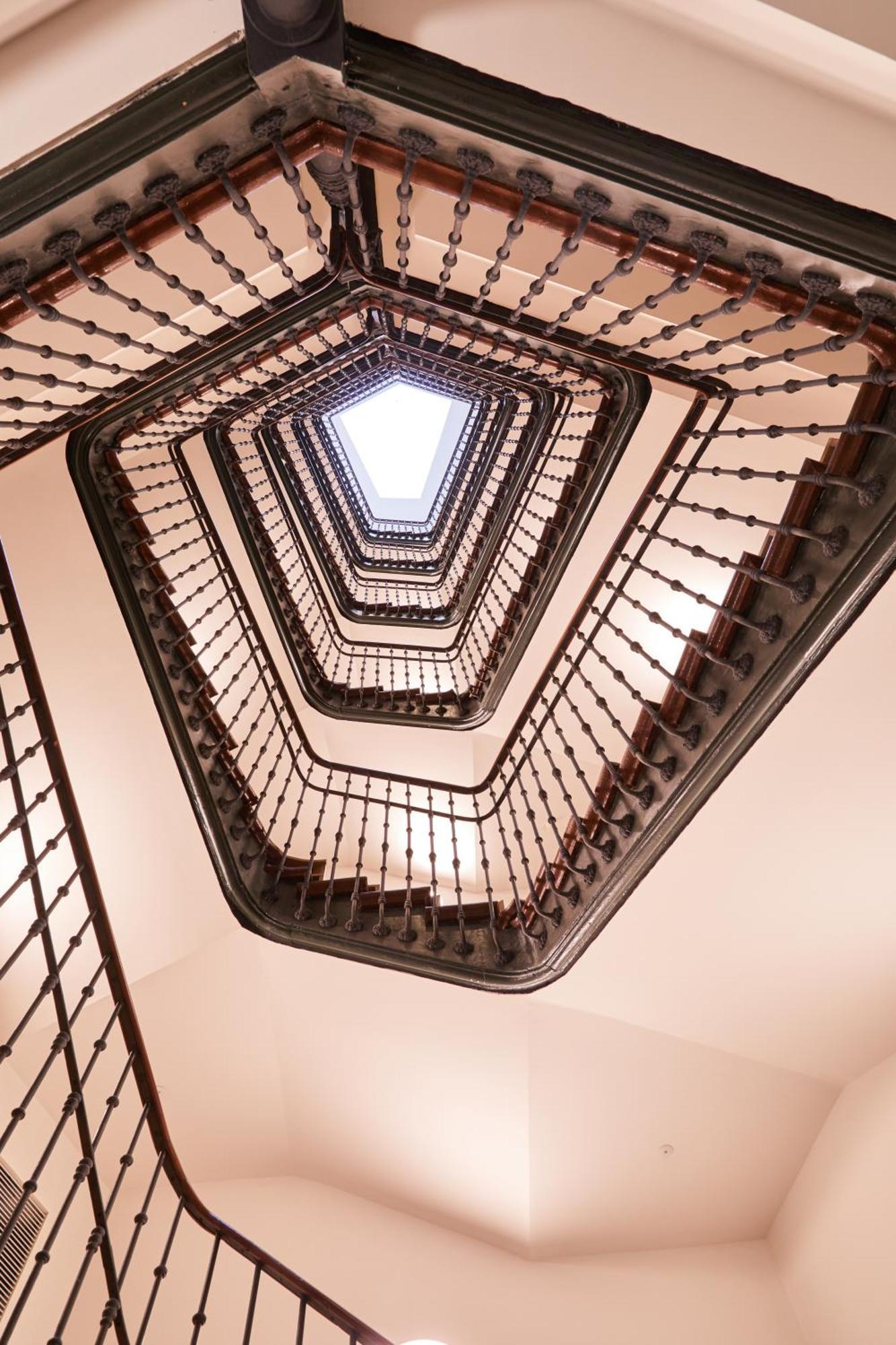 Latroupe Prado Hostel マドリード エクステリア 写真